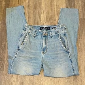 Hollister Ultra High-Rise Mom Jeans